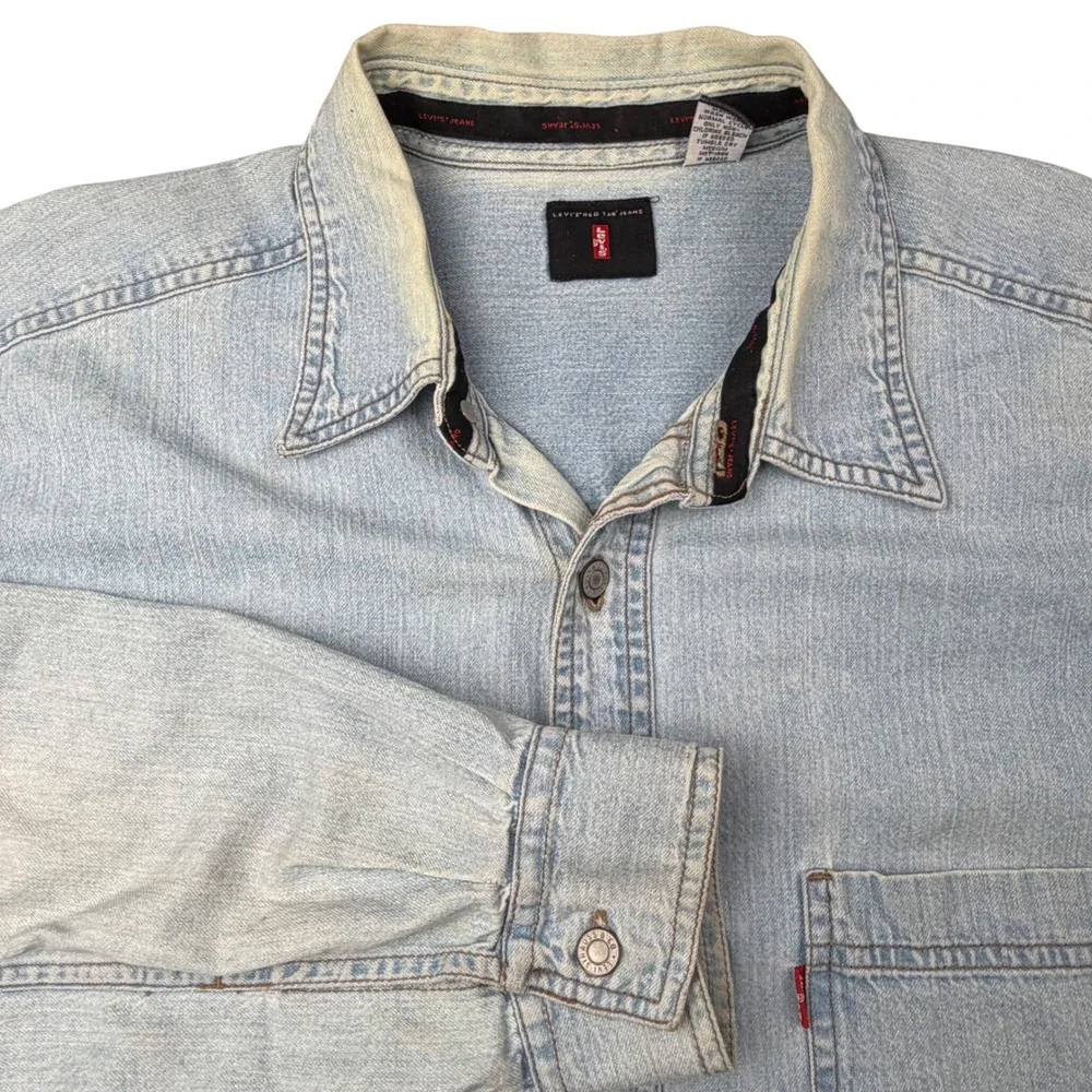 Levis‎ Red Tab Mens Large Light Wash Denim Button Down Shirt Long Sleeve Cotton